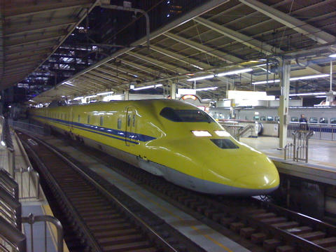 yellowShinkansen.jpg