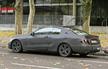 2009_mercedes_benz_clk_spy_shots03.jpg