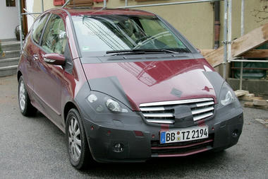 mercedes_a_class_facelift_spy_shots02.jpg