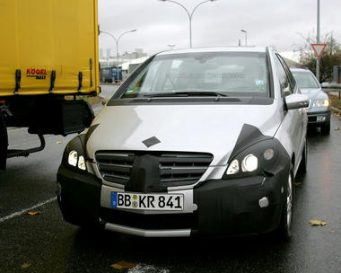 mercedes_b_class_facelift_spy_shots01.jpg