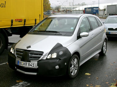 mercedes_b_class_facelift_spy_shots02.jpg