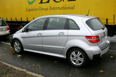 mercedes_b_class_facelift_spy_shots04.jpg