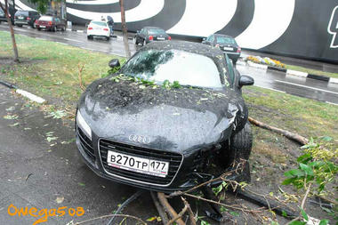audi_r8_crash.jpg