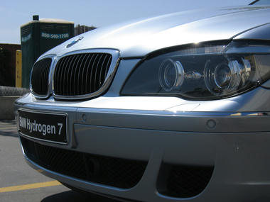 hydrogen-BMW7-03.jpg