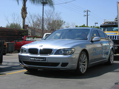 hydrogen-BMW7-05.jpg