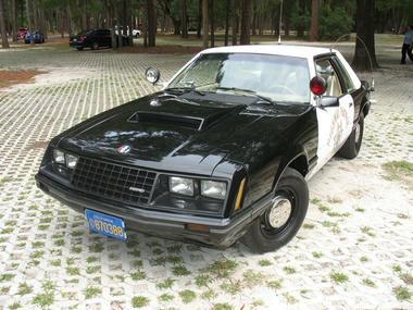 1982CHPFordSSPMustang-04.jpg