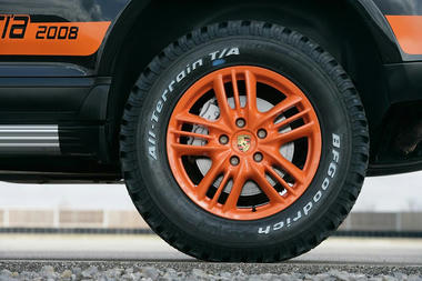 Porsche-Cayenne-rally-02.jpg