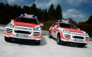 Porsche-Cayenne-Ambulance-02.jpg