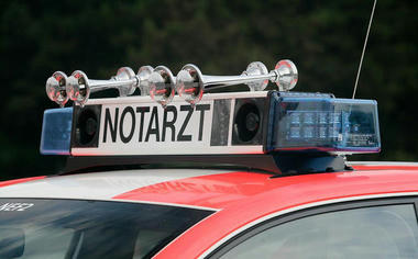 Porsche-Cayenne-Ambulance-04.jpg