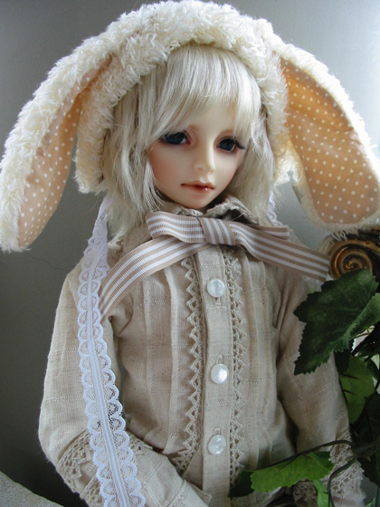/><br />里にて。<br />なかなかうさ耳を効果的に使えなかった･･･。<br /><br /><br /><br /><br /><br /></div><br>
<div class=