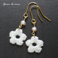 レースのお花&times;淡水パールのピアス