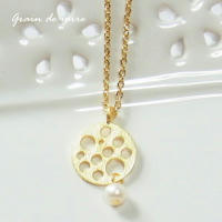 メタルチャーム&times;パールのネックレス