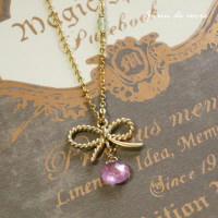 リボン&times;キュービックジルコニアのネックレス