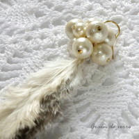 フェザー&times;パールのロングピアス