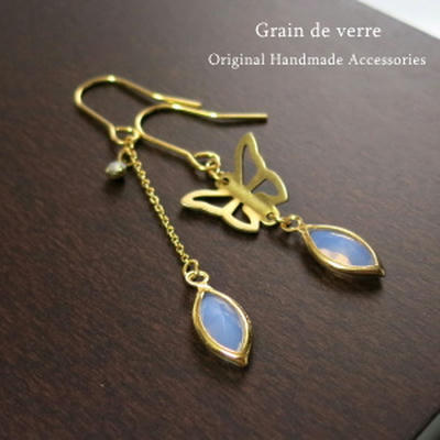ヴィンテージスワロフスキー/シャネルストーンと蝶のピアス