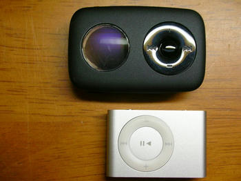 iPod shuffleより大きい