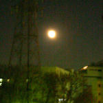 マンションより満月