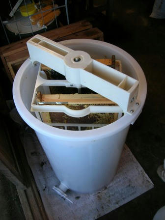 遠心分離機（ハチミツを絞る道具）