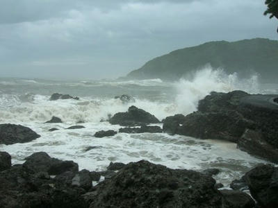 台風通過後の海