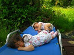 ガーデンで昼寝