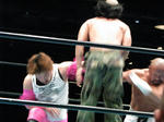 南野と野橋の正拳突きが秀(または恵)にヒット!