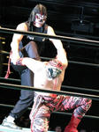 会長のサーフボードストレッチ