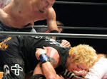 試合後、乱闘する葛西とHARASHIMA