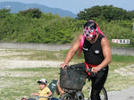 自転車とサスケ