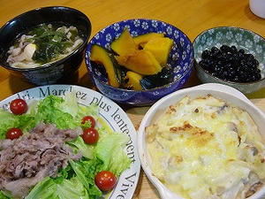 うどん・サラダ・グラタン・黒豆・かぼちゃ