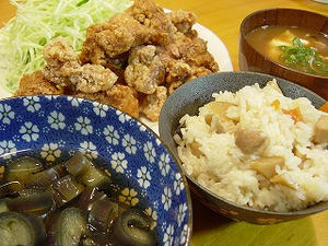 たけのこご飯・鶏のから揚げ