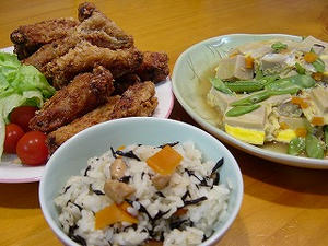 高野豆腐・骨付きから揚げ・ひじきの混ぜご飯