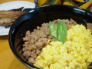 鶏そぼろ丼