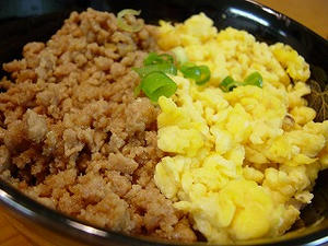 鶏そぼろ丼