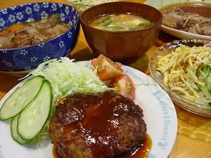 煮込みハンバーグ