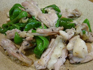 せせり肉と自家製ピーマンの塩コショウ炒め