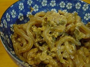 すき焼き風の残りでこんにゃく煮込み