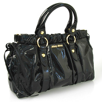 MIUMIU ： ミュウミュウ　秋冬新作エナメル2WAYトートバッグ　ブラック