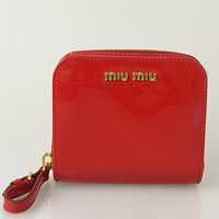 MIUMIU ： ミュウミュウ エナメル外小銭2つ折り財布　レッド