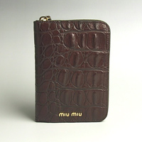 MIUMIU ：ミュウミュウ　 型押しカーフ手帳　ブラウン