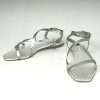 MIUMIU ： ミュウミュウ　アンクルストラップサンダル　シルバーms092