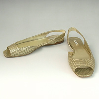 MIUMIU ： ミュウミュウ　パイソンバックストラップサンダル　ゴールド