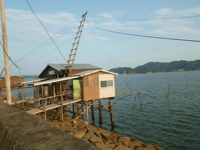 四つ手の小屋