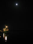紋別到着後、港を落ち着いて撮るとこんな感じ。月は高く上がっちゃいました。