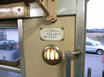 半自動扉の証。駅に着いてこいつが転倒している間は扉を手で開け、乗り降りすることができます。半自動扉の車両はいま日本にどれ位残っているのでしょうね... E.は鹿島鉄道線以外では、ずいぶん昔に新潟の蒲原鉄道(10年位前に廃止)でお目にかかった位です。<br />→ 4/7 追記:よくよく考えてみると、冬だったらそれなりにありますね。半自動。けどフルタイム半自動で、レバーハンドル付きって、まずないですよね。(前記の蒲原鉄道は確かレバーハンドル付きでした。)