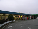 府中本町駅。ここの横ちょで自転車をたたみましたとさ。