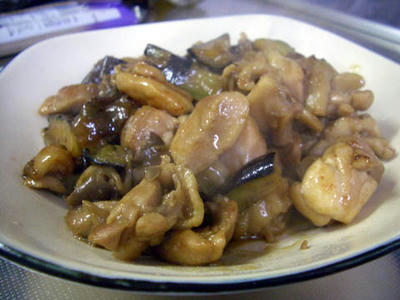鶏肉と平茸とナスの味噌炒め