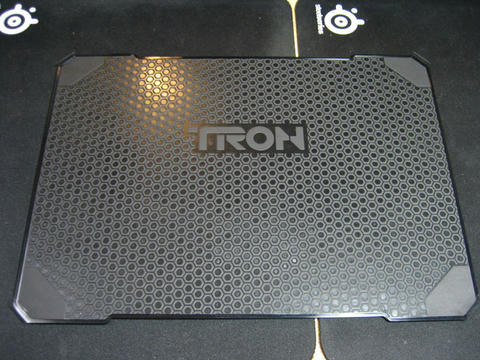 Razer_TRONマウスパッド裏