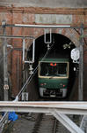 トンネルに入る江ノ電