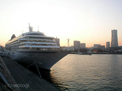 客船見物に来ていて いいんだろうか?いいんです.
