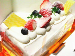 苺のロールケーキ